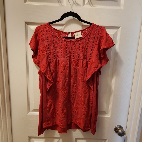 Knox Rose Tops - Adorable Knox Rose eyelit shirt
